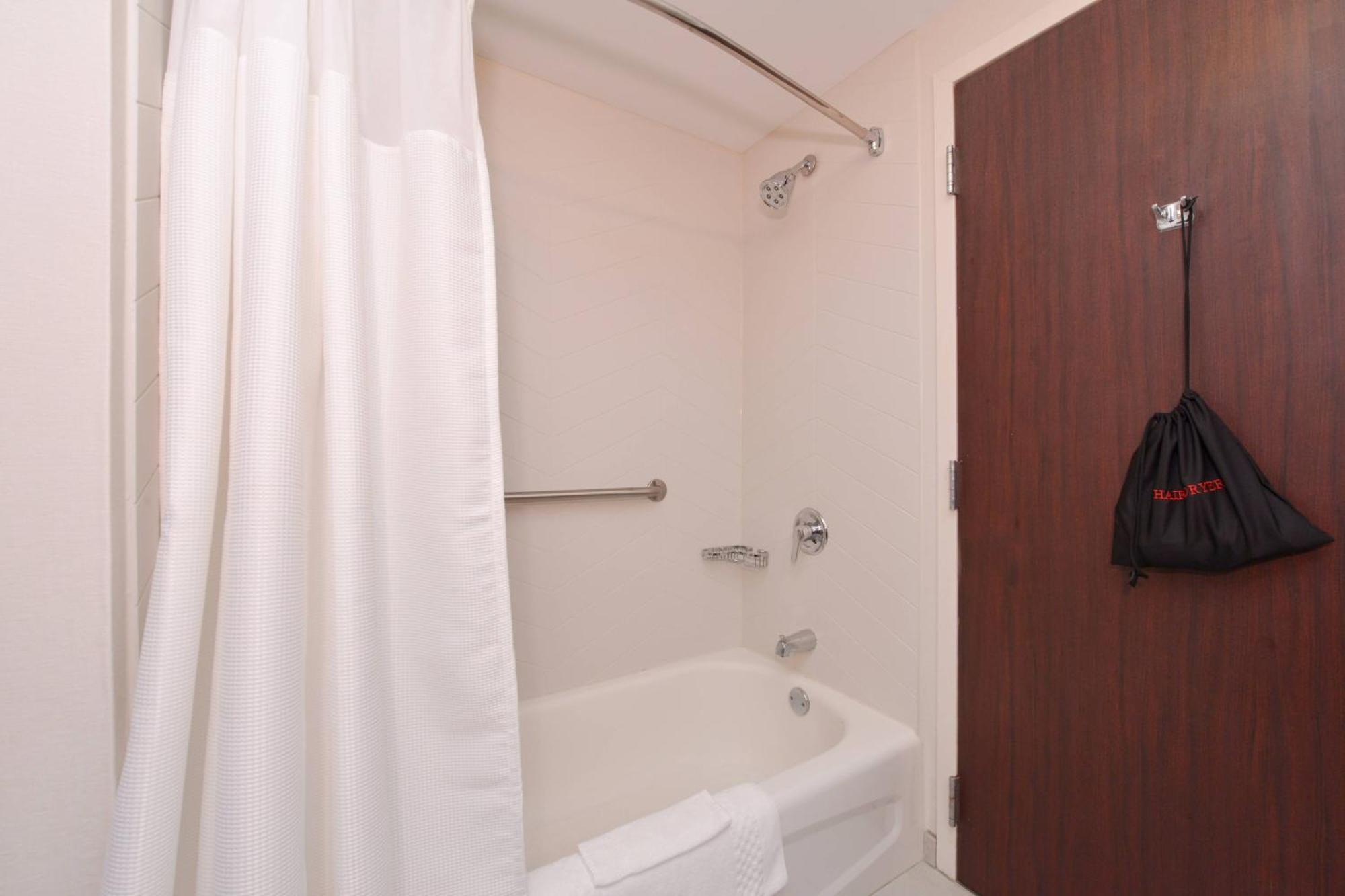 Hotel Fairfield & By Marriott Pittsburgh