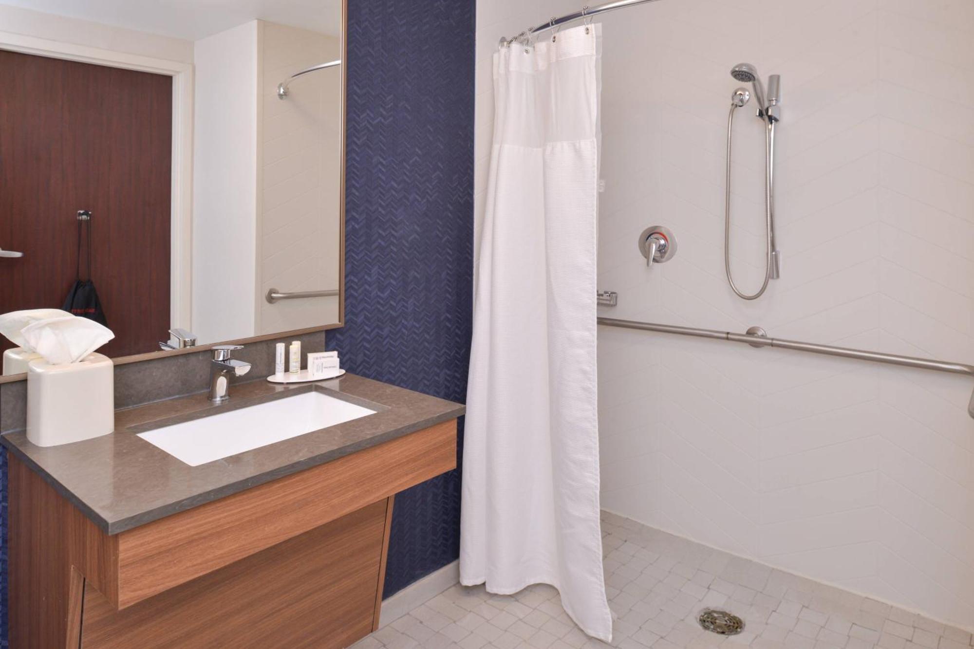 Fairfield & By Marriott Pittsburgh 3*